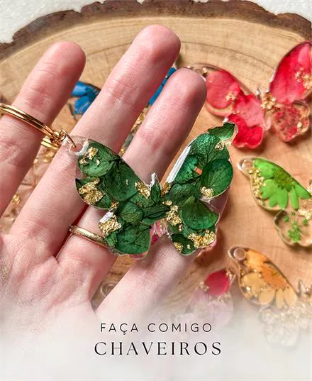 Aula Faça Comigo: chaveiros de resina com flores